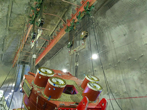 南京今明機械工程有限公司為中鐵山東李樓煤礦，定制4臺32t氣動葫蘆用于盾構(gòu)機組裝